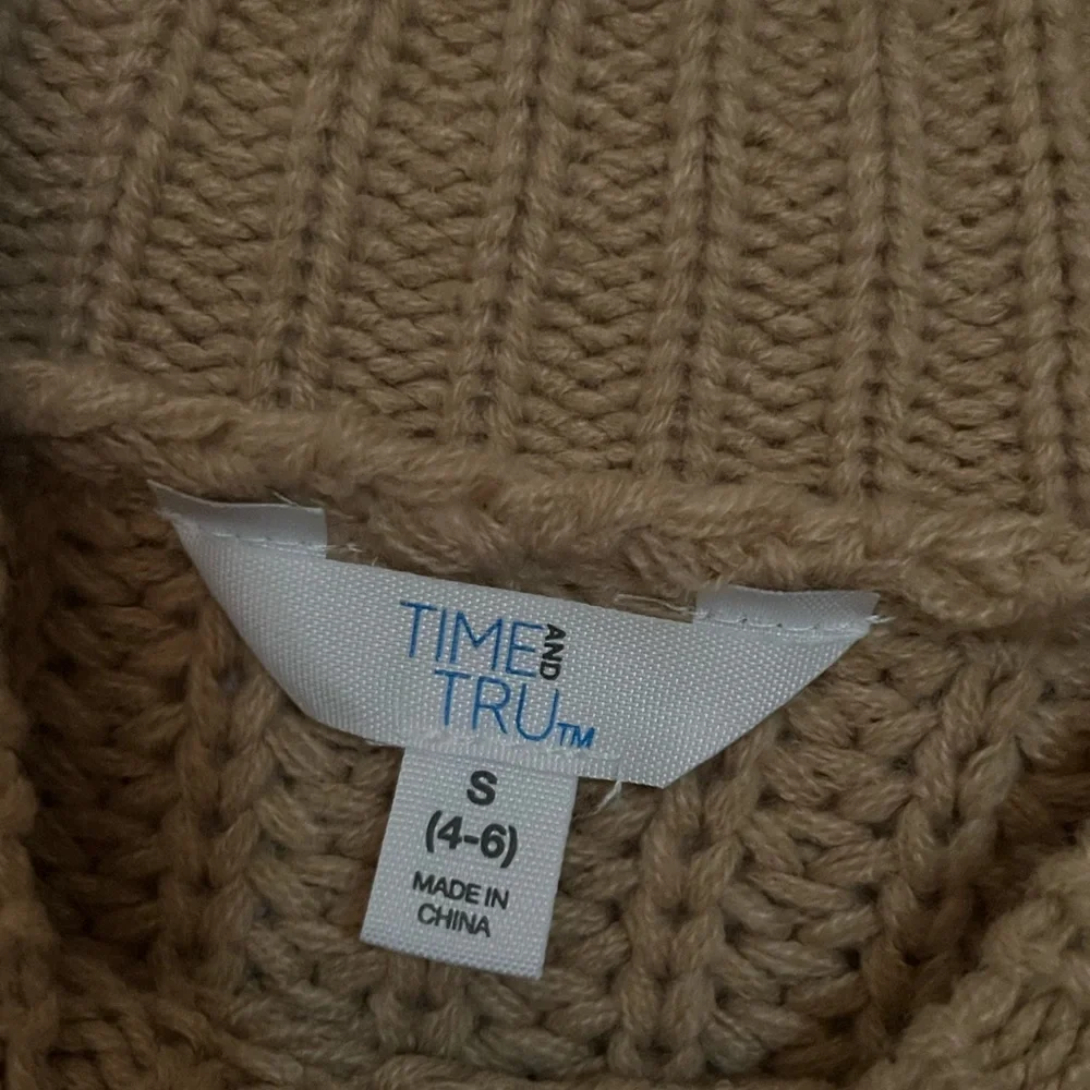 Tan sweater - Picture 4 of 4